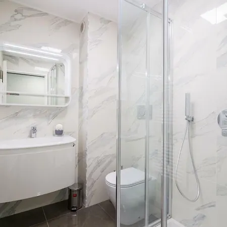 Elegant Studio With Air Conditioning
