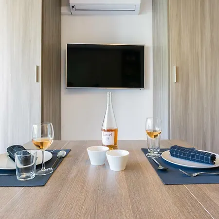 Elegant Studio With Air Conditioning
